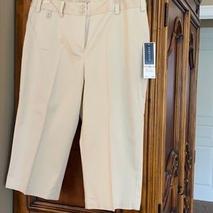 Brand New Jones New York Capris Size 12
